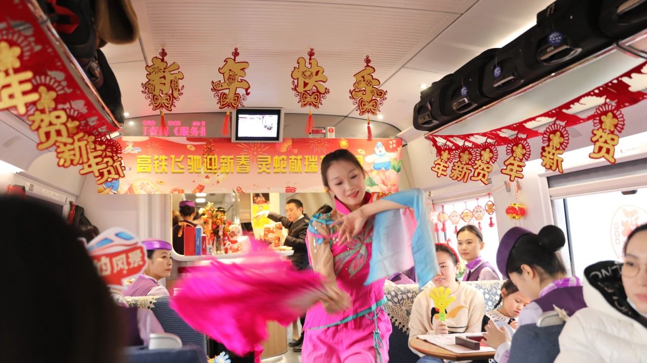 春運(yùn)路上 載著滿滿的幸福與快樂